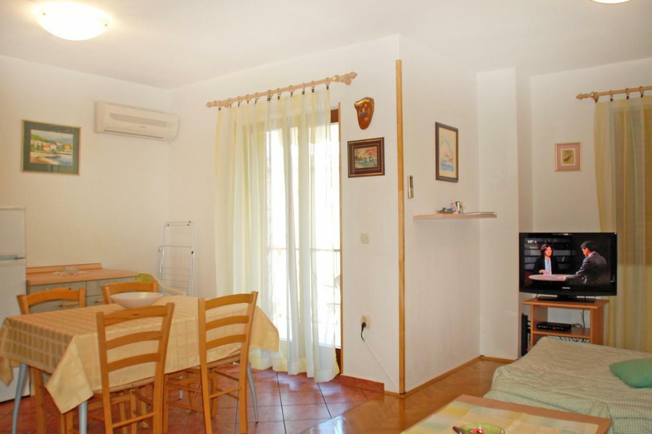 Apartment Branko With Free Parking Icici Ngoại thất bức ảnh